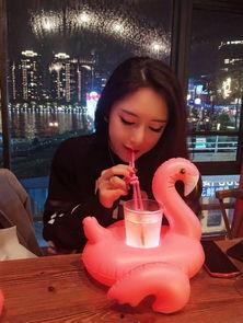 酒吧醉酒网红,酒吧醉酒网红现象解析